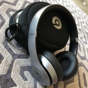 Beats by Dre Solo wireless headphones